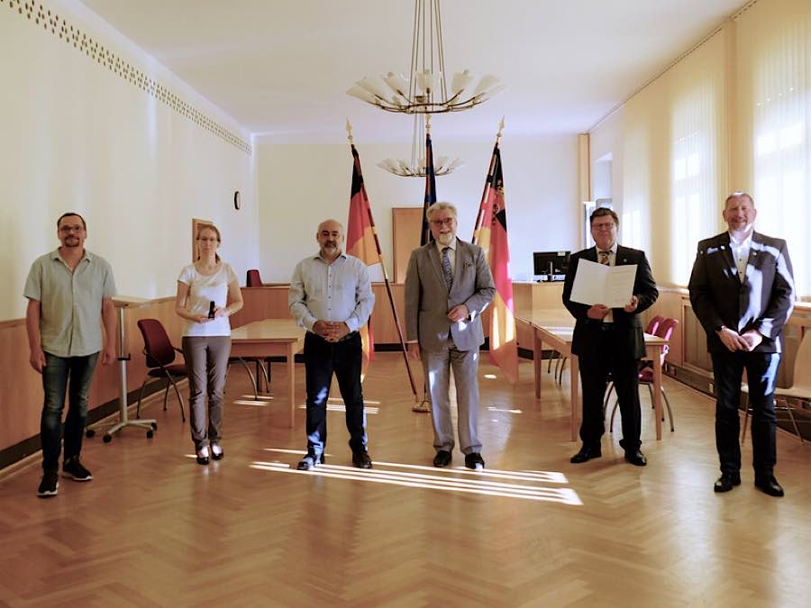 Justizminister Herbert Mertin mit den Geehrten (Foto: Justizministerium)