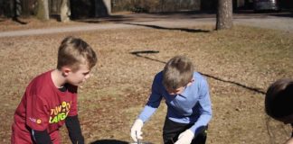 Lerne, Spielen, Anpacken: Junior Ranger im Biosphärenreservat Pfälzerwald bei einer Aktion im Frühjahr 2019 (Foto: Haus der Nachhaltigkeit)