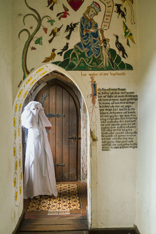 Die weiße Frau von Burg Berwartstein (Foto: Pfalz-Touristik e.V./Kurt Groß) Die weiße Frau von Burg Berwartstein (Foto: Pfalz-Touristik e.V./Kurt Groß)