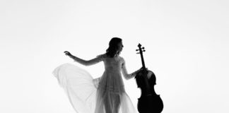 Die franko-belgische Cellistin Camille Thomas ist der Star des Gastspiels der Staatsphilharmonie in Landau. (Foto: Sonia Sieff)
