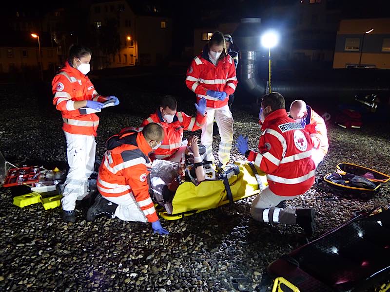 Üben an einer Puppe (Foto: Feuerwehr Neustadt)