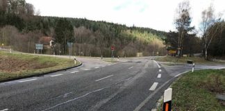 Mit dem Umbau der Kreuzung zu einem Kreisverkehrsplatz soll ein Unfallschwerpunkt beseitigt werden. (Foto: Landratsamt Karlsruhe)