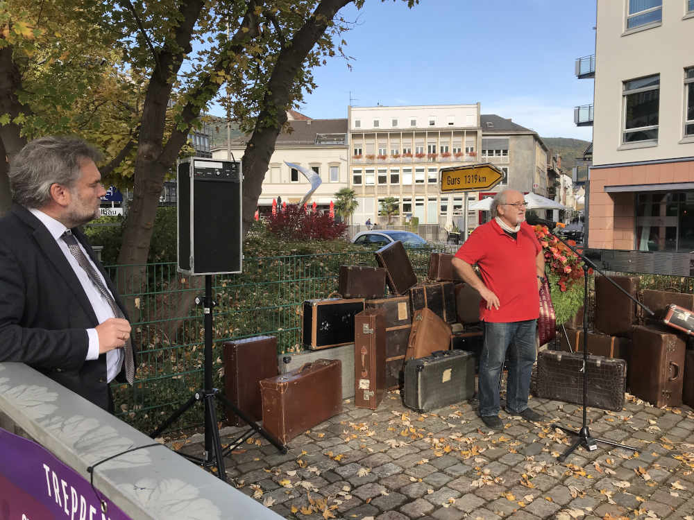 Ingo Röthlingshöfer, Bürgermeister der Stadt Neustadt an der Weinstraße und Eberhard Dittus, Vorstandsvorsitzender des Fördervereins Gedenkstätte für NS-Opfer e.V. (Foto: Stadtverwaltung Neustadt)