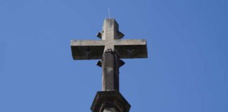 Kreuz der kath. Pfarrkirche St. Marien in Neustadt an der Weinstraße (Foto: Holger Knecht)