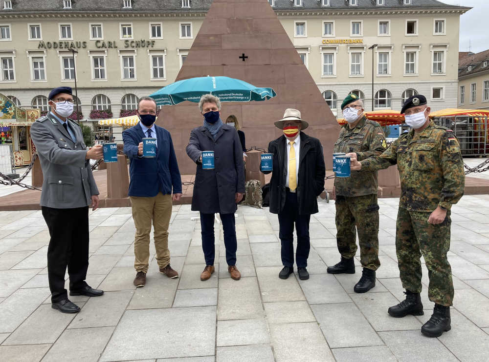 v.l.: Thomas Christmann, Dr. Albert Käuflein, Dr. Frank Mentrup, Tom Hoyem, Willi Stumpf, Marcel Meier (nicht auf dem Bild: Sylvia M. Felder) (Foto: Volksbund/Volker Schütze)