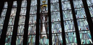 Das Hildegardsfenster in der gleichnamigen Kirche (Foto:Kath. Stadtdekanat Ludwigshafen)