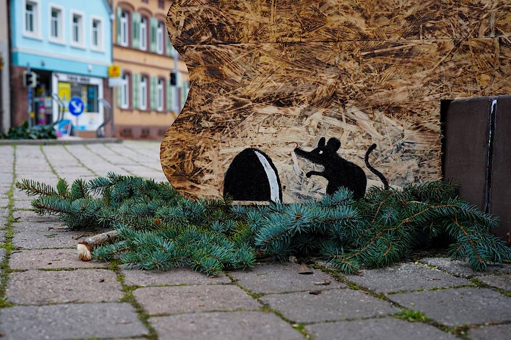 Lambrecht Advent Geißbockbrunnen 2020 (Foto: Holger Knecht)