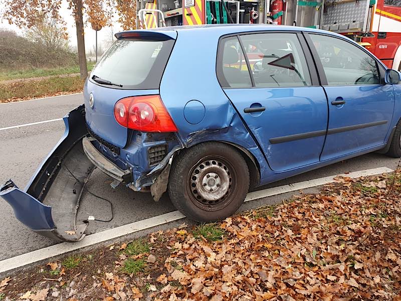 Verkehrsunfall in der Füllergasse/Westrandstraße (Foto: Feuerwehr Haßloch)