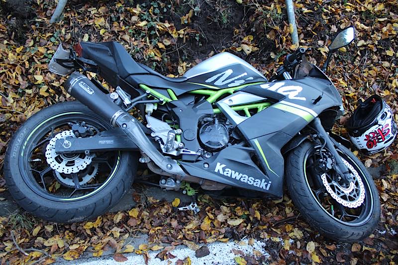 Verunfalltes Motorrad (Foto: Polizei RLP)