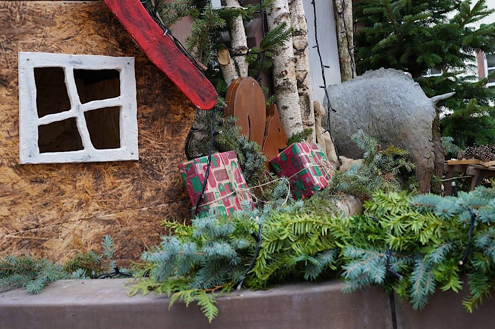 Lambrecht Advent Geißbockbrunnen 2020 (Foto: Holger Knecht)