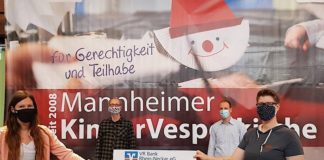 Überreichung der Spende (Foto: SVW Mannheim)