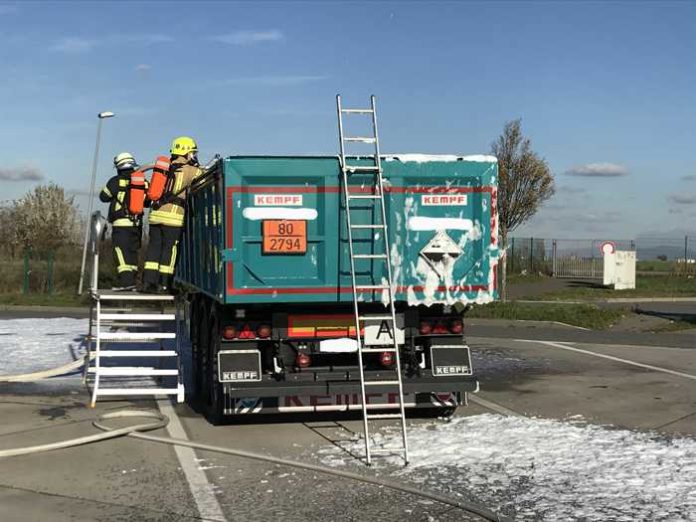 FT-A61_Brennender-Auflieger_Feuerwehr-Frankenthal