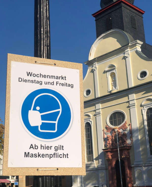 Hinweisschild auf dem Rathausplatz (Foto: Stadtverwaltung Frankenthal)