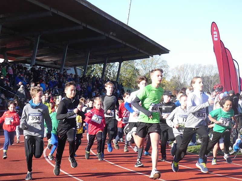 Start des 10km-Laufs 2019 (Foto: Hannes Blank)