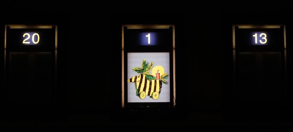 Neustadt Rathaus Janosch Fenster (Foto: Reinhard Schnell)