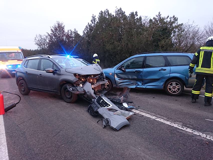 Verkehrsunfall auf der L 532 (Foto: Feuerwehr Neustadt)