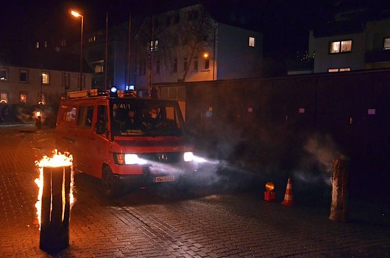 Bescherung im Drive-In (Foto: Feuerwehr Neustadt)