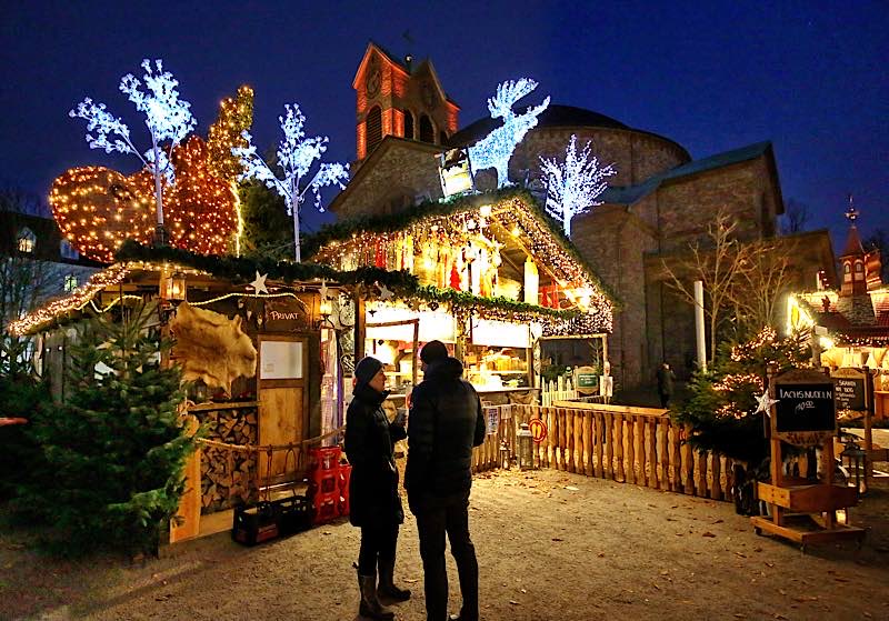 Weihnachtsstimmung am Kirchplatz St. Stephan (Foto: Stadt Karlsruhe)