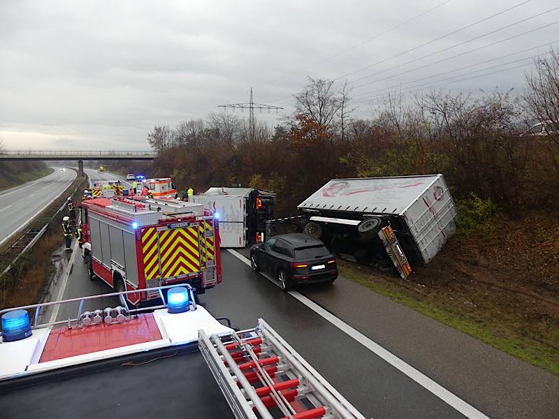 Vollsperrung der BAB 65 (Foto: Feuerwehr Neustadt)