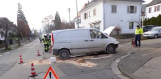 Verkehrsunfall im Mühlweg (Foto: Feuerwehr Neustadt)