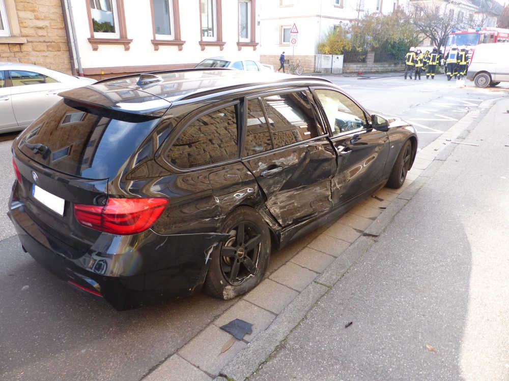 Verkehrsunfall im Mühlweg (Foto: Feuerwehr Neustadt)