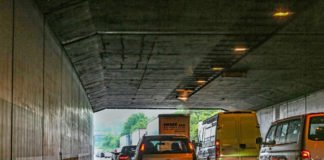 Fahrzeuge im Edeltrudtunnel Karlsruhe (Foto: Klaus Eppele)