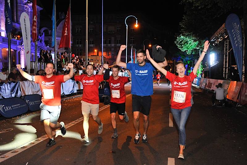 Läufer beim SRH Dämmer Marathon (Foto: pix-Sportfotos)