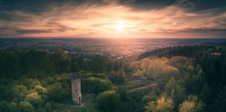 Auch am Hirschkopfturm in Weinheim führt der Burgensteig vorbei. (Foto: Jeffrey Groneberg)