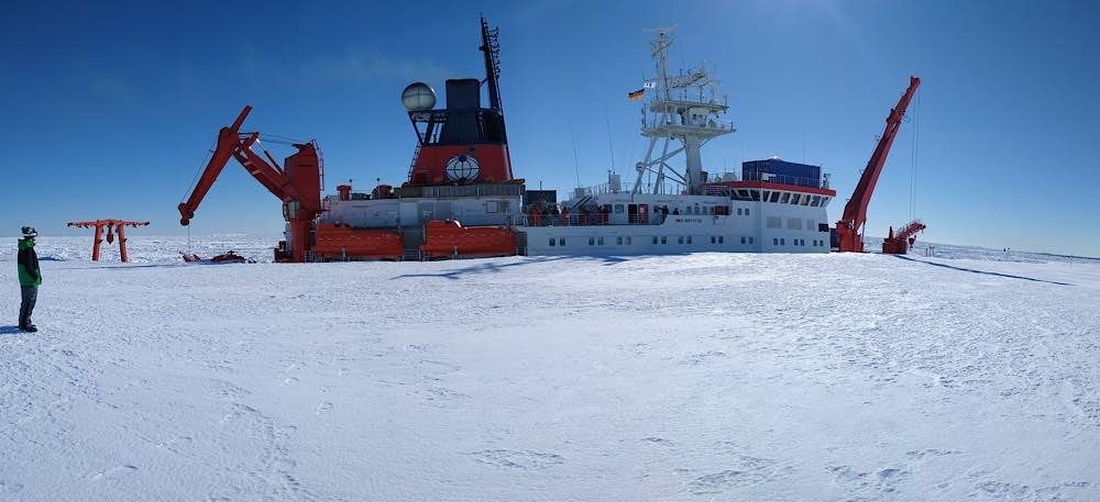 Entladung der Polarstern (Foto: AWI/Klaus Guba)