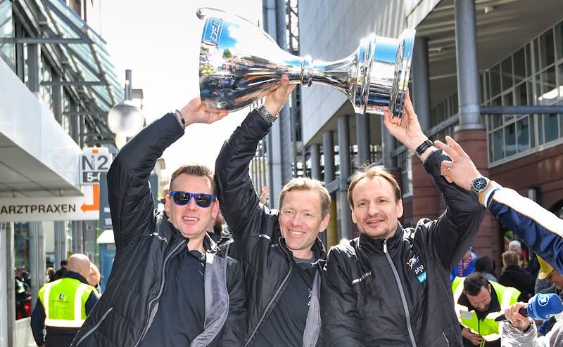 Vertragsverlängerungen von Sportmanager Jan-Axel Alavaara, Cheftrainer Pavel Gross und Assistenztrainer Mike Pellegrims (Foto: AS Sportfoto / Sörli Binder)