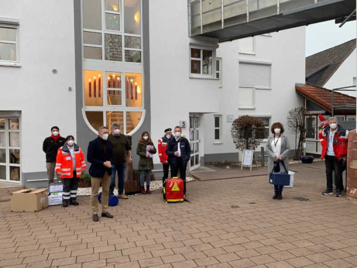 Impfteam vor dem Seniorenheim in Otterbach