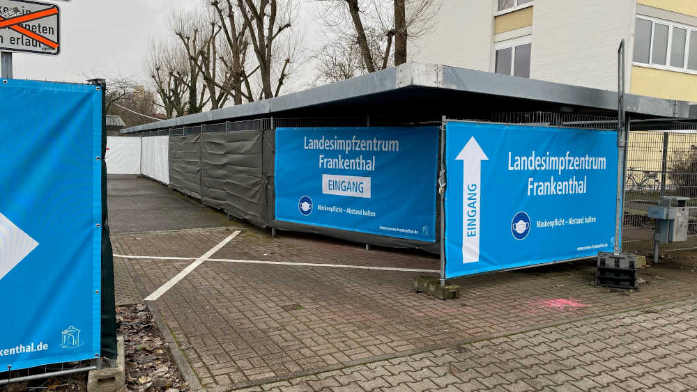 Impfzentrum FT - Einfahrt Banner (Foto: Stadtverwaltung Frankenthal)