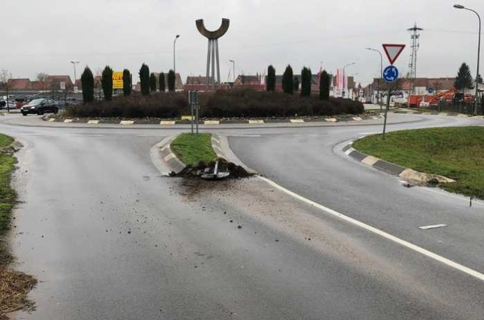 Kreisverkehr Harthausen_Verkehrsunfall