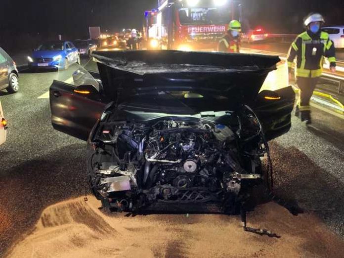 pol-pdkh-schwerer-verkehrsunfall-vier-verletzte-personen