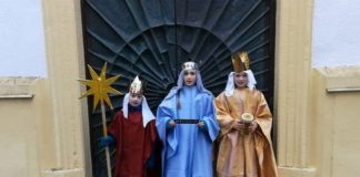 Die Hambacher Sternsingerkinder Hendrik, Gesa und Lennard bei der Aufnahme des Sternsinger-Films. (Foto: privat)