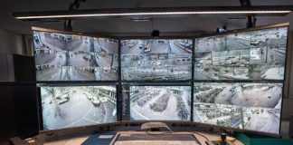 Im Polizeipräsidium Mannheim kann das Geschehen am Heidelberger Hauptbahnhof per Monitorwand beobachtet werden. (Foto: Polizeipräsidium Mannheim)