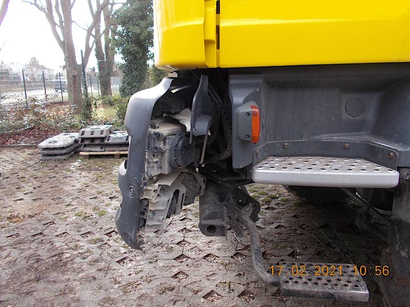 Beschädigter LKW (Foto: Polizei RLP)