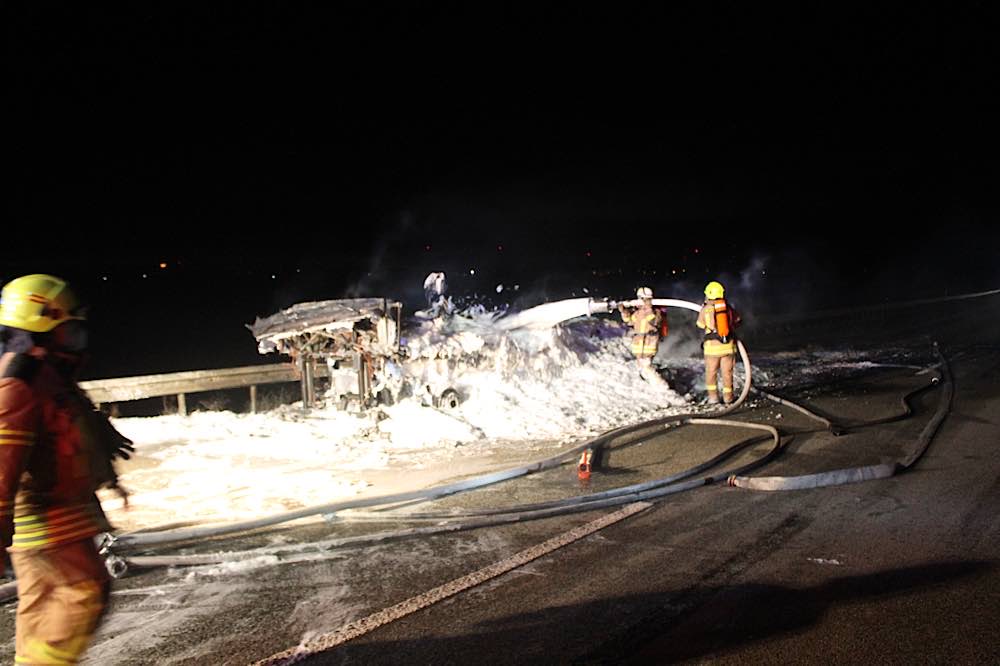 Löscharbeiten (Foto: Polizei RLP)