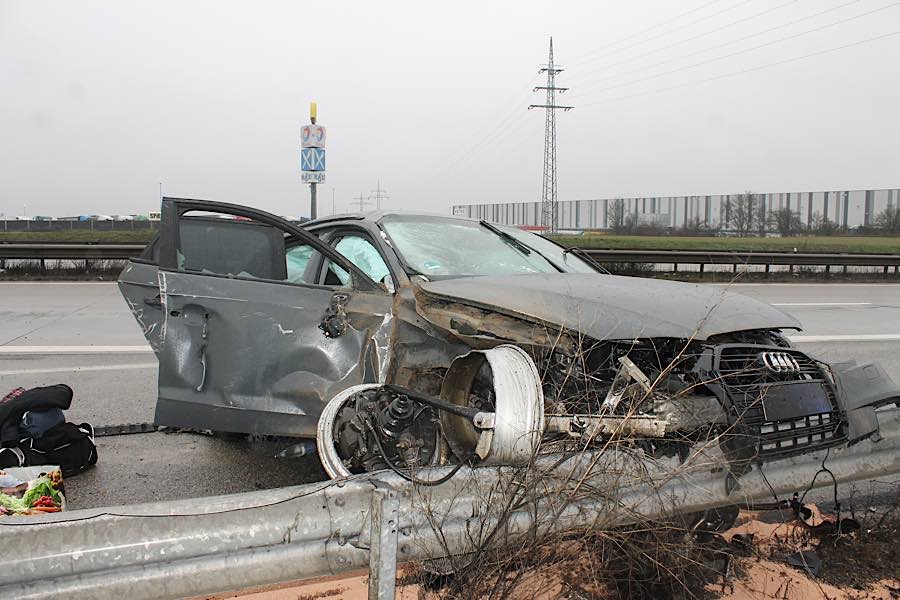 Unfallfahrzeug (Foto: Polizei RLP)