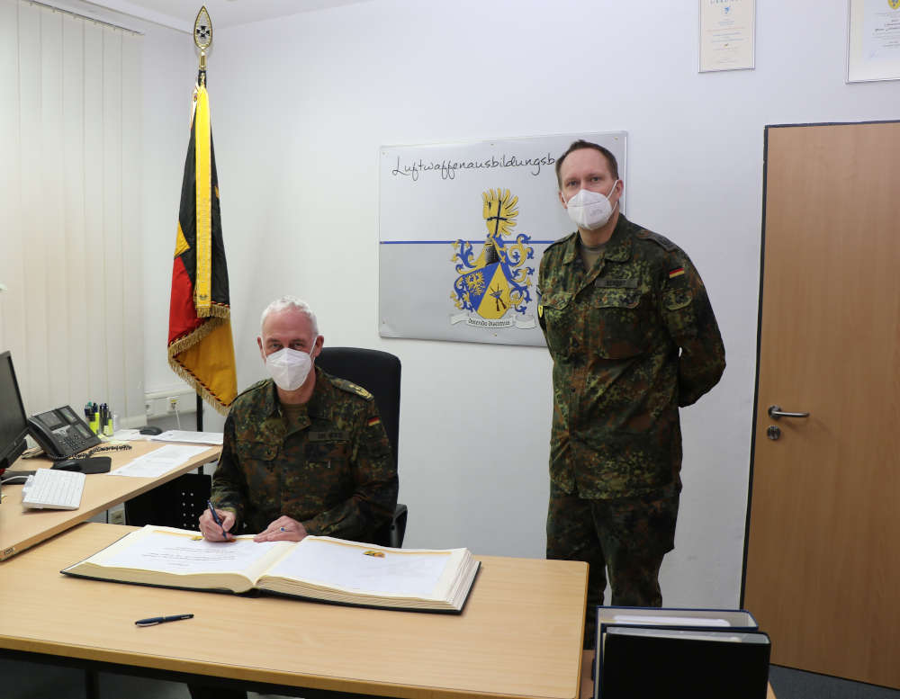 Stellvertretender Inspekteur der Luftwaffe - Generalleutnant Dr. Ansgar Rieks - besucht Luftwaffenausbildungsbataillon