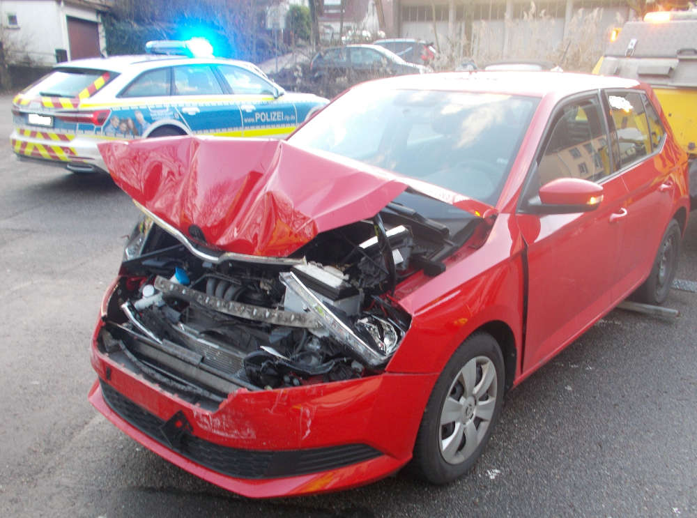 Schaden am PKW der Unfallverursacherin (Foto: Polizei RLP)