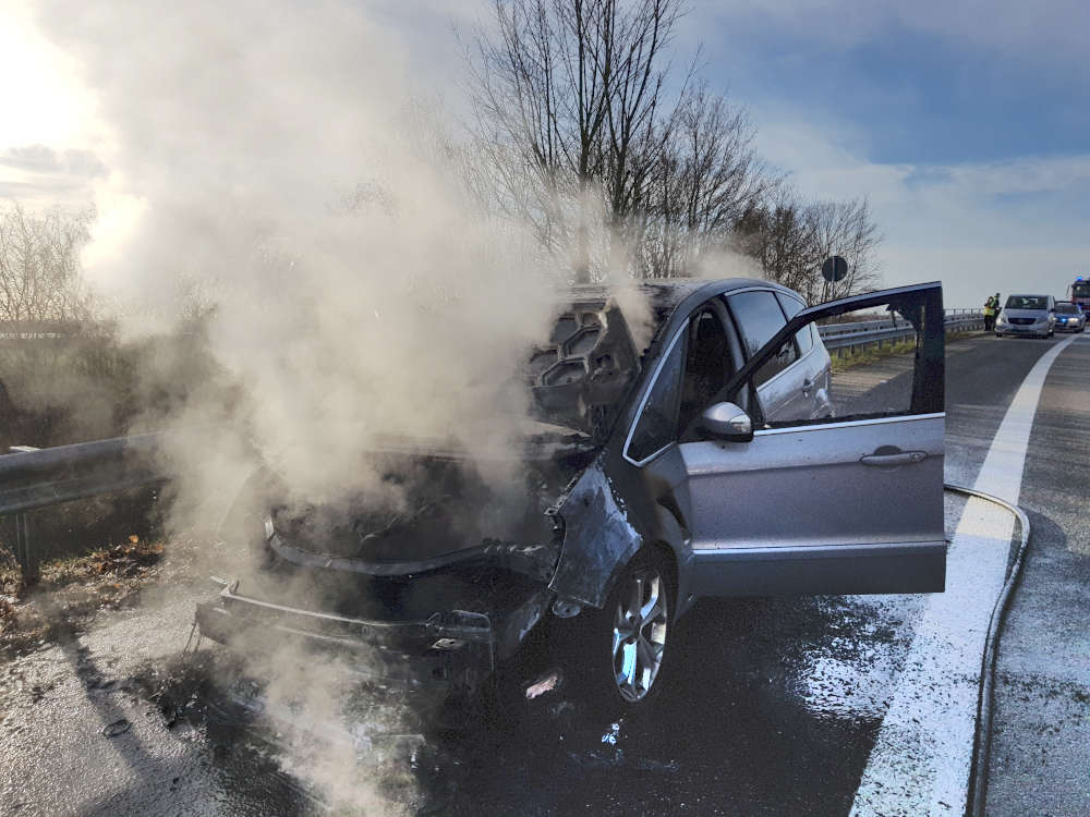 Fahrzeugbrand auf BAB 65 (Foto: Feuerwehr Neustadt)