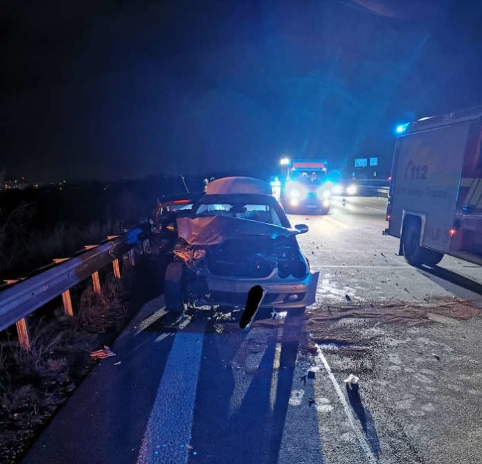 Beschädigter Pkw (Foto: Polizei RLP)