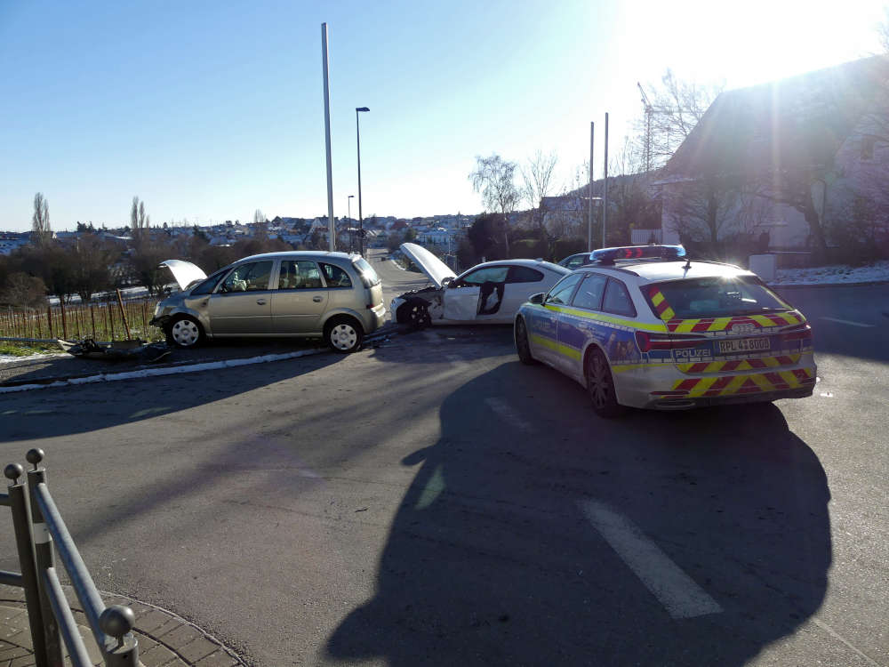 Verkehrsunfall im Bereich Dammstraße (Foto: Feuerwehr Neustadt)