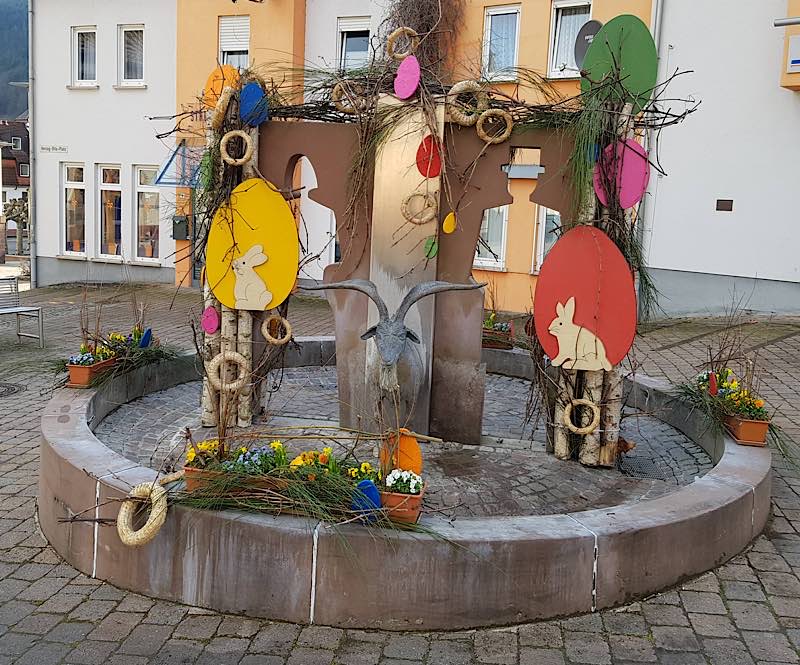 Der Osterbrunnen in Lambrecht im Jahr 2021 (Foto: FWG Lambrecht),