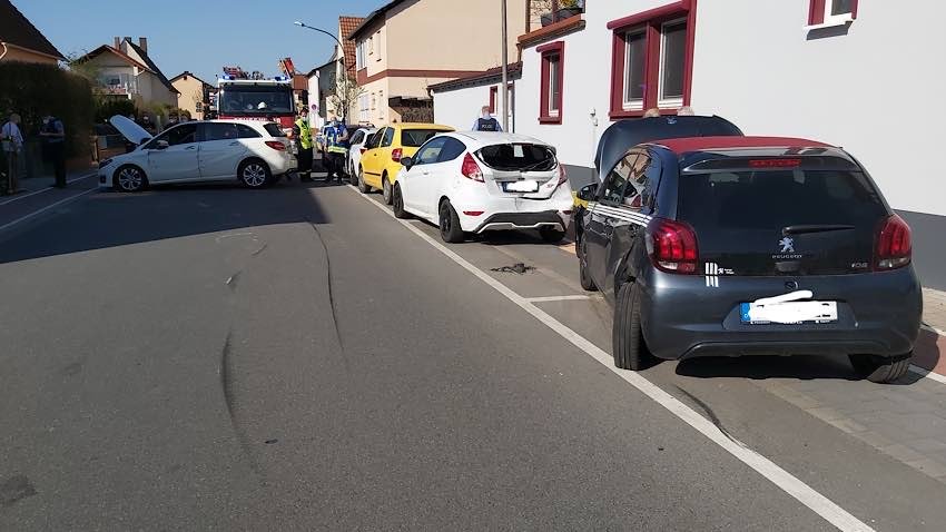 Die Unfallstelle in der Brahmsstraße (Foto: Feuerwehr Haßloch)