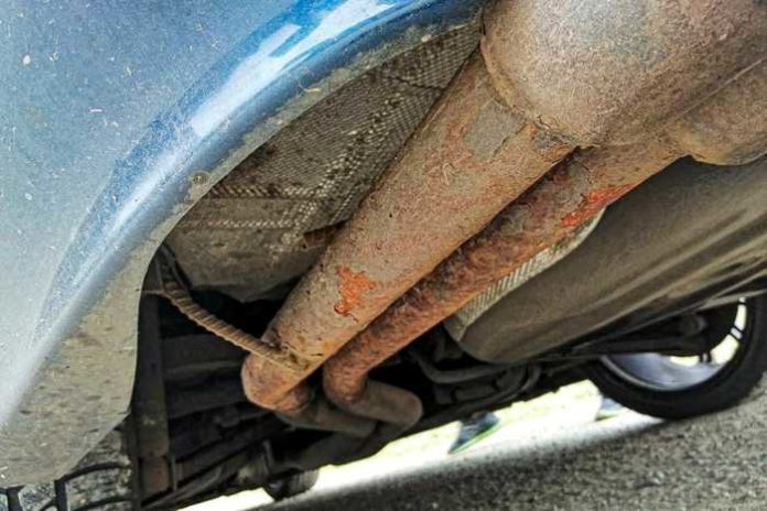 BMW - Kein Endtopf dafür zwei Rohre