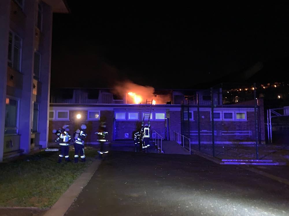 Brand der Turnhalle der Schöntalschule (Foto: Feuerwehr Neustadt)