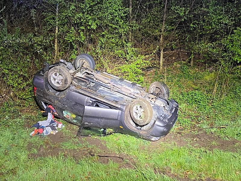 Der beschädigte PKW (Foto: Presseteam der Feuerwehr VG Lambrecht)