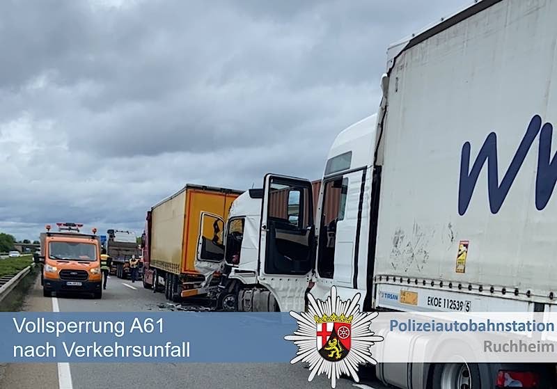 Verkehrsunfall mit mehreren LKW (Foto: Polizei RLP)